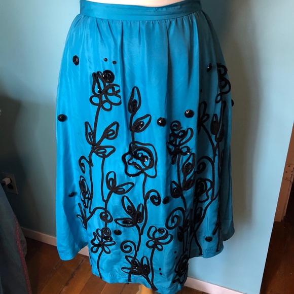 WD-NY silk skirt. Size 4 fixer upper. - Picture 1 of 13